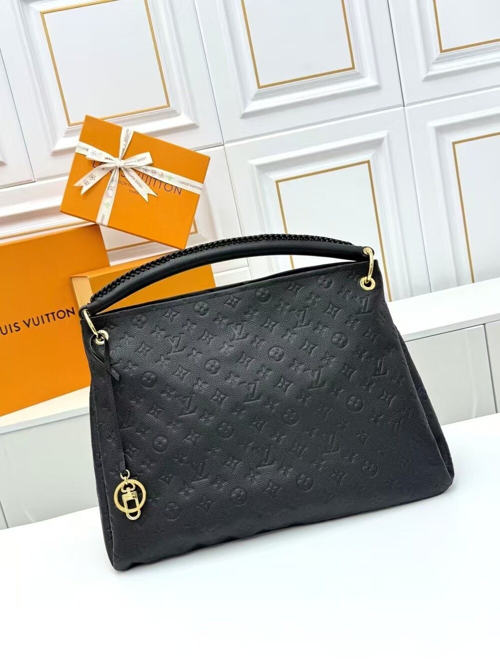 Louis Vuitton Artsy MM Bag